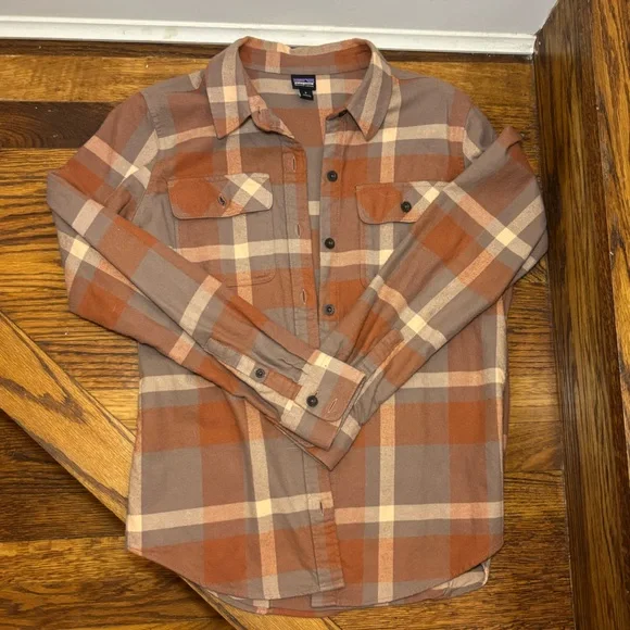 Patagonia Organic Cotton Plaid Shirt - Brown and Tan women’s small - Picture 1 of 4